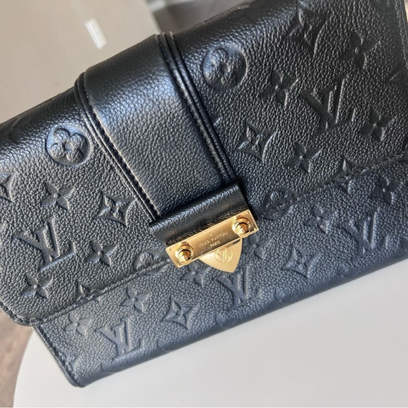 Louis Vuitton Chain Shoulder Bag Monogram
Amnlant Noir SAINT SULPICE PM - Picture 10 of 16